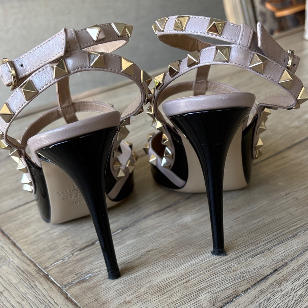 Valentino Black Patent Leather Rockstud T-Strap Heels with Nude Straps - Picture 2 of 6
